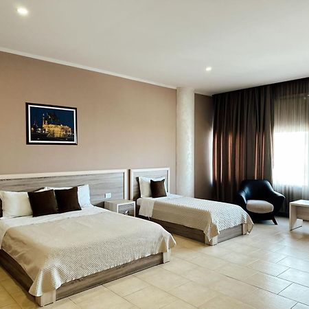 Hotel Terminal Tirana Esterno foto