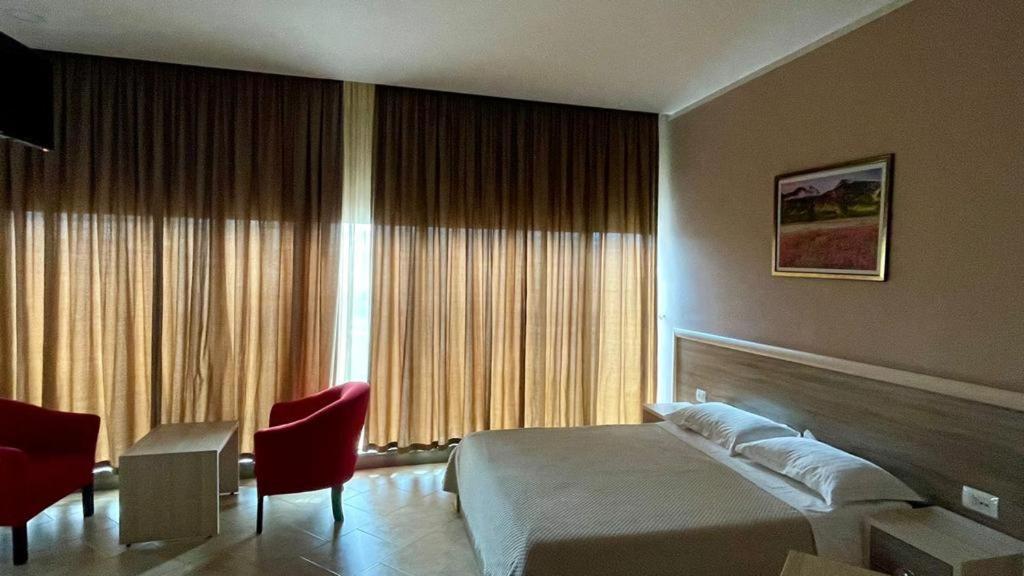 Hotel Terminal Tirana Esterno foto