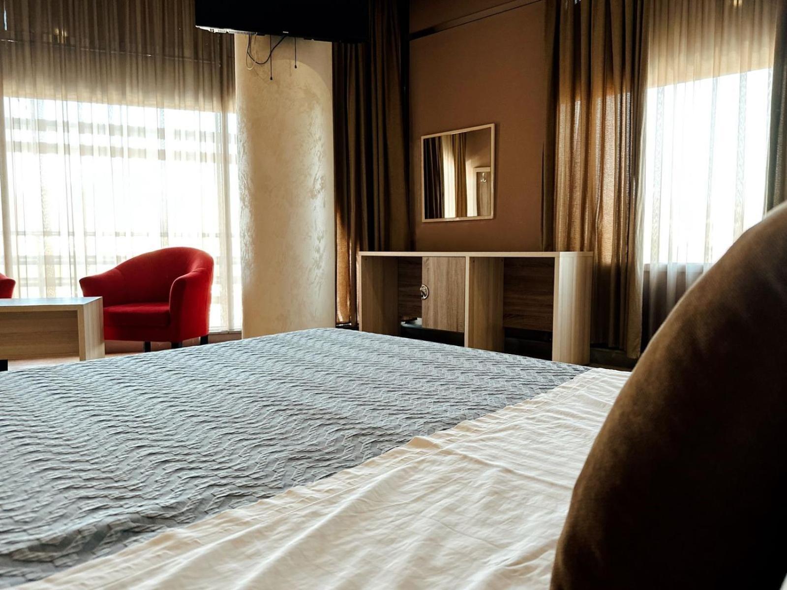 Hotel Terminal Tirana Esterno foto