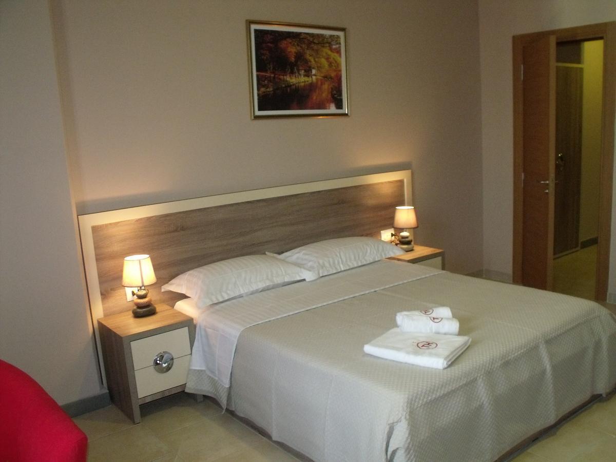 Hotel Terminal Tirana Esterno foto