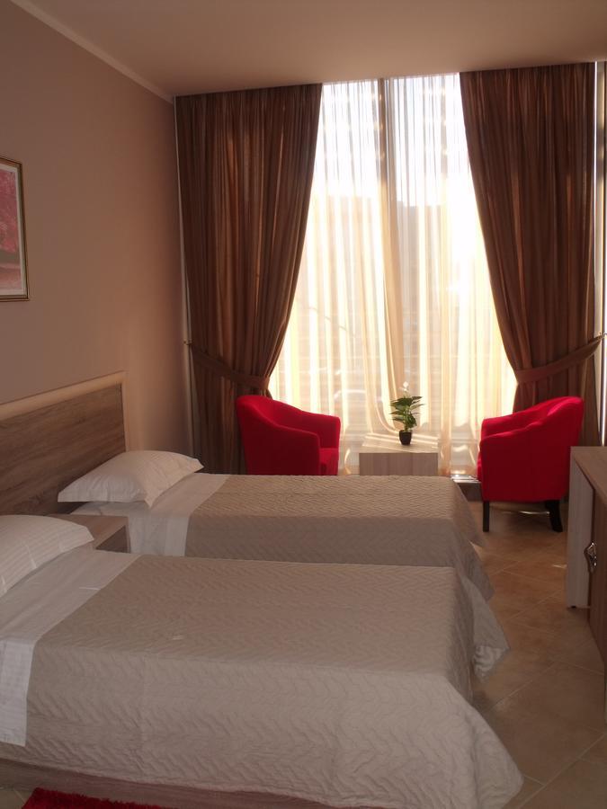 Hotel Terminal Tirana Esterno foto