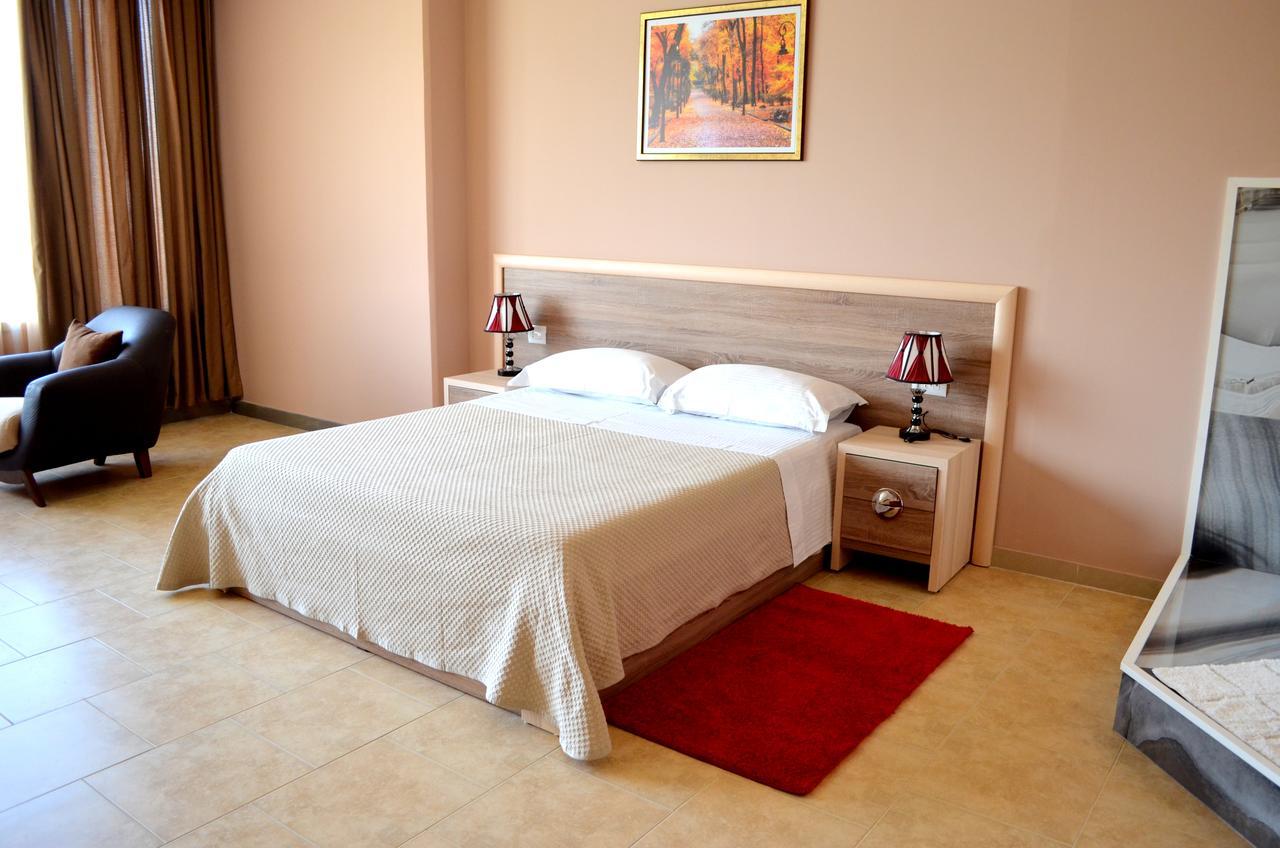 Hotel Terminal Tirana Esterno foto