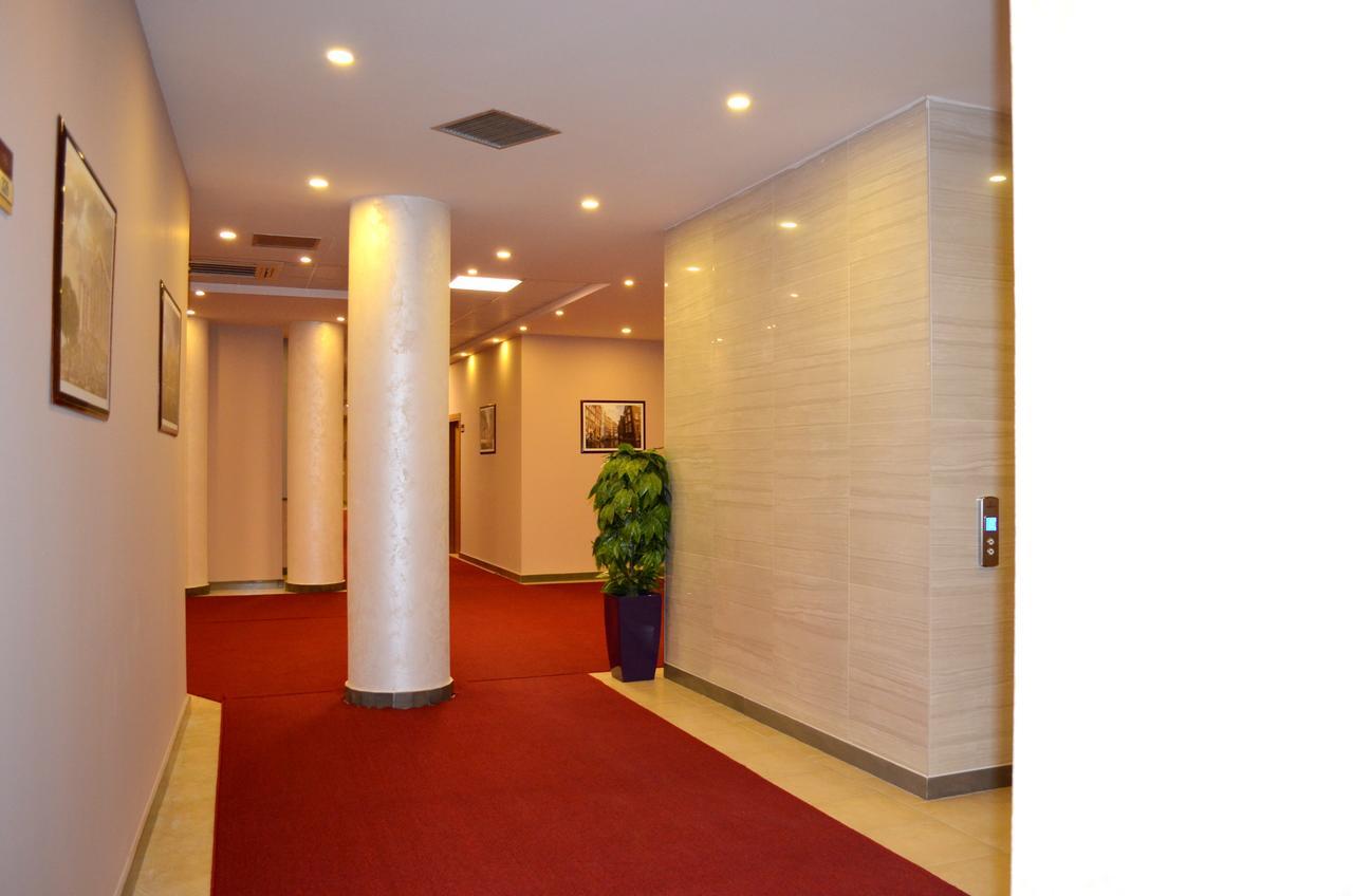 Hotel Terminal Tirana Esterno foto