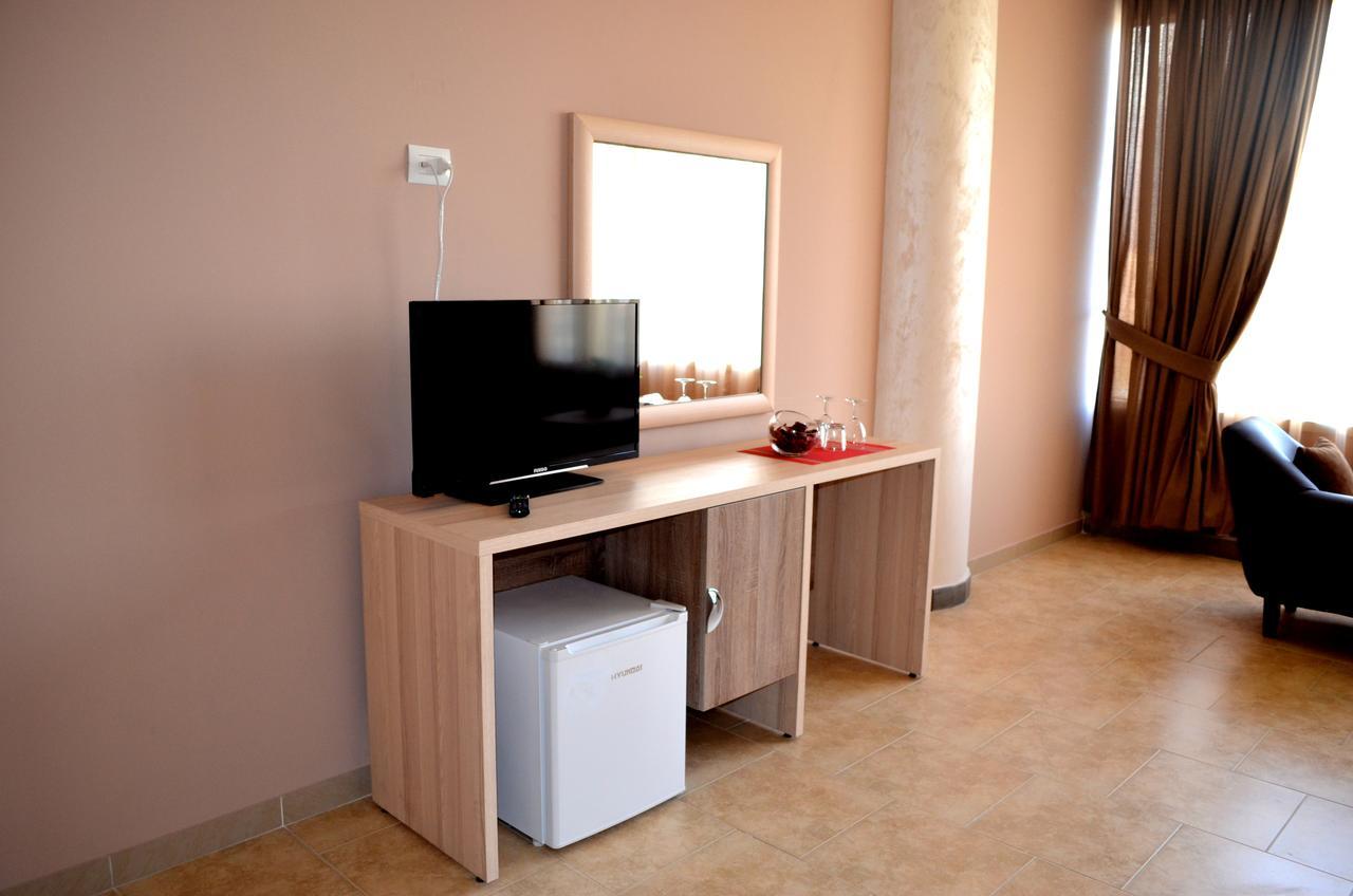 Hotel Terminal Tirana Esterno foto