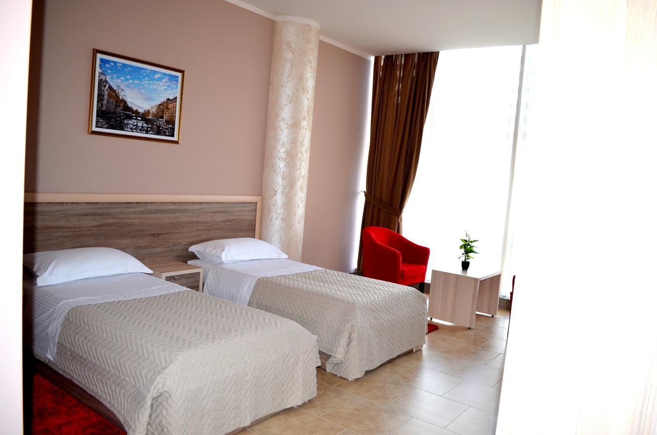 Hotel Terminal Tirana Esterno foto