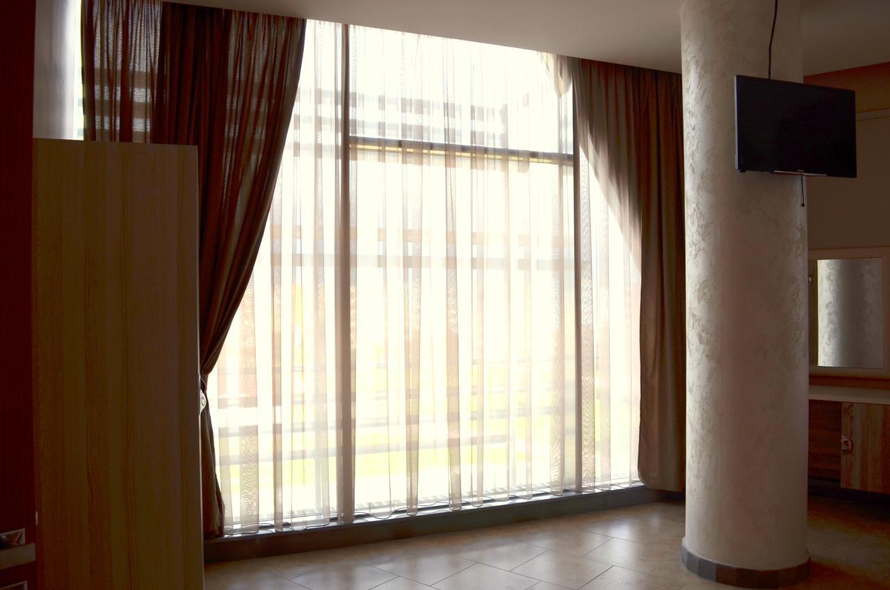 Hotel Terminal Tirana Esterno foto